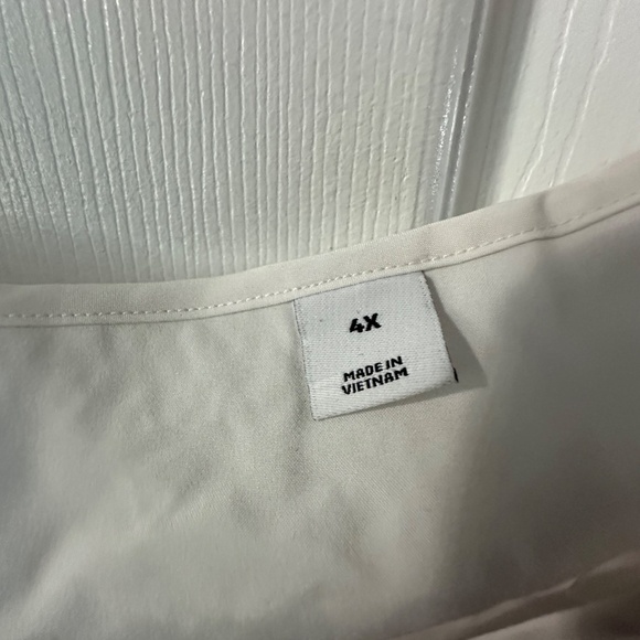 White Flowy V-Neck Tank Top – Size 4X – Never Worn - Picture 2 of 6